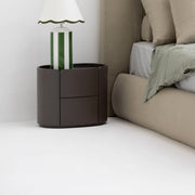 طاولة مارفن بجانب السرير